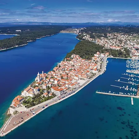 Holiday home Awesome In With Wifi Lopar